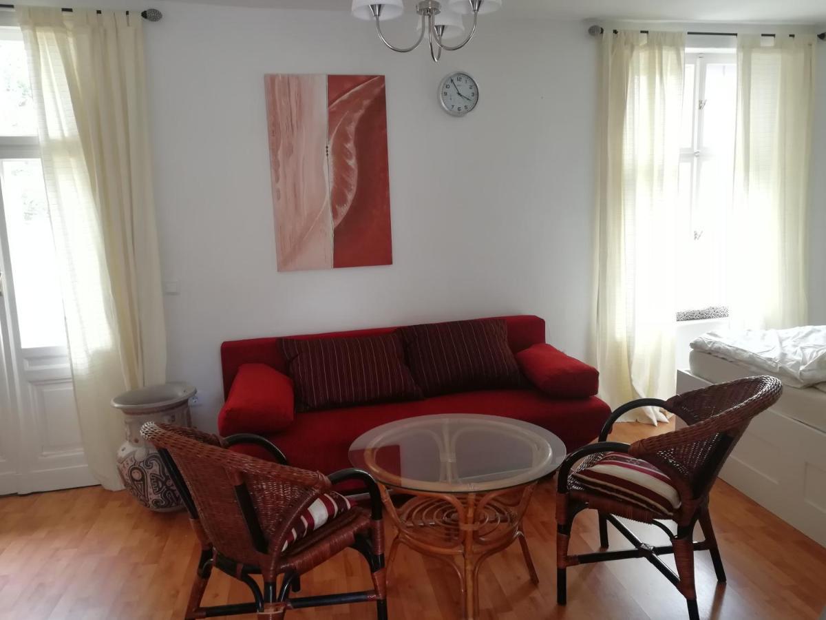 Ehemalige Bibliothek Apartment Fuer 2 Mit Kueche Kamin Netflix Parken Und Hofladen Steinhofel Exterior photo